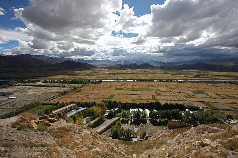 099 A view from the Gyantse Dzong Fortress.jpg